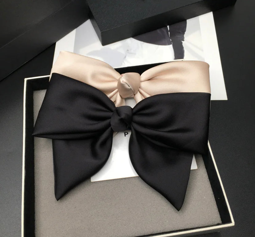 BRIDE HAIR BOW SATIN - MIAVI COUTURE