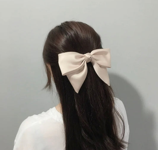 BRIDE HAIR BOW SATIN - MIAVI COUTURE