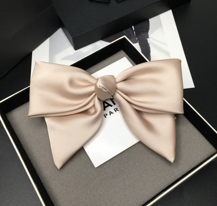 BRIDE HAIR BOW SATIN - MIAVI COUTURE