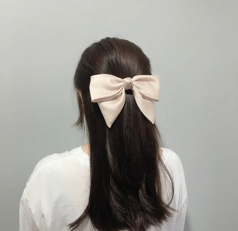 BRIDE HAIR BOW SATIN - MIAVI COUTURE