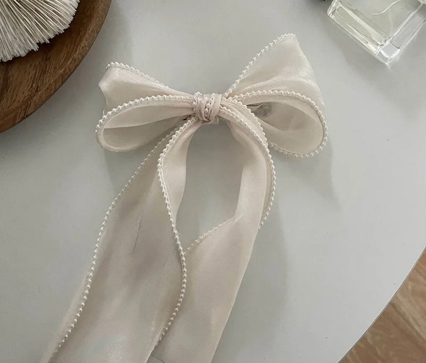 BRIDE HAIR BOW with Pearls - MIAVI COUTURE